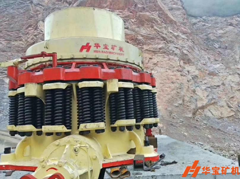 陜西寶雞市順通達礦業(yè)時產(chǎn)1000噸破碎機 陜西寶雞市順通達礦業(yè)時產(chǎn)1000噸破碎機